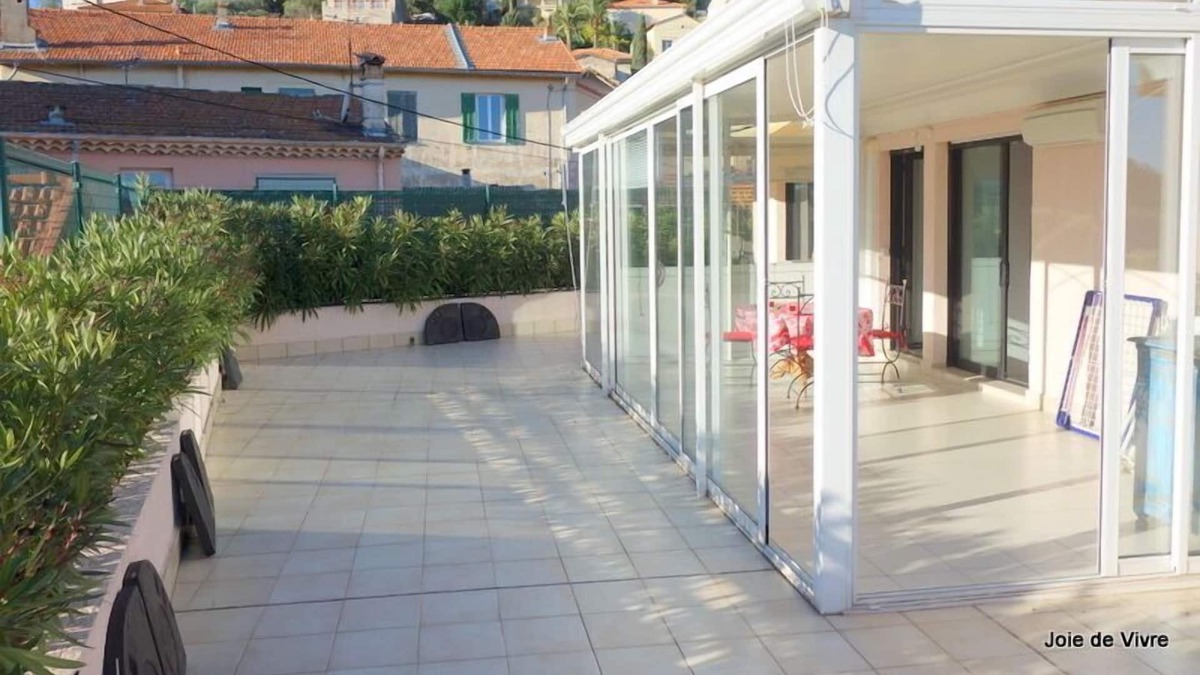 Mandelieu-la-Napoule Beach Apartment | Modern 2 bedroom apartment with superb roof terrace, walking to beach !