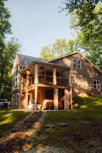 Rockbridge House | Modern 2 BD cabin with hot tub & Games & Central Loc