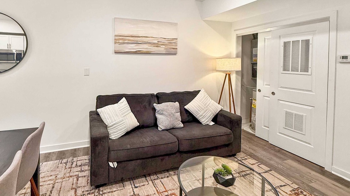 Olde Kensington Apartment | Modern 2 BD | Sleeps 6 | Northern Liberties