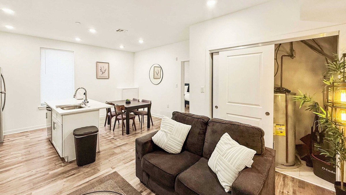 Olde Kensington Apartment | Modern 2 BD | Sleeps 6 | Northern Liberties