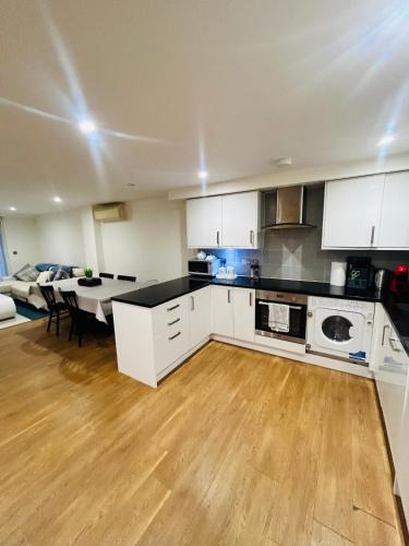 Lancaster Gate Apartment | Modern 2 Bed 2 Bath Apartment with outdoor space Hyde park