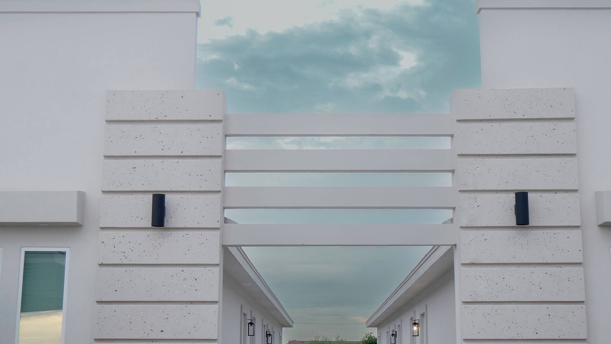 Weslaco House | Modern 2-bed, 2-bath home with WiFi, Smart TVs, coffee, tea, and cereal included