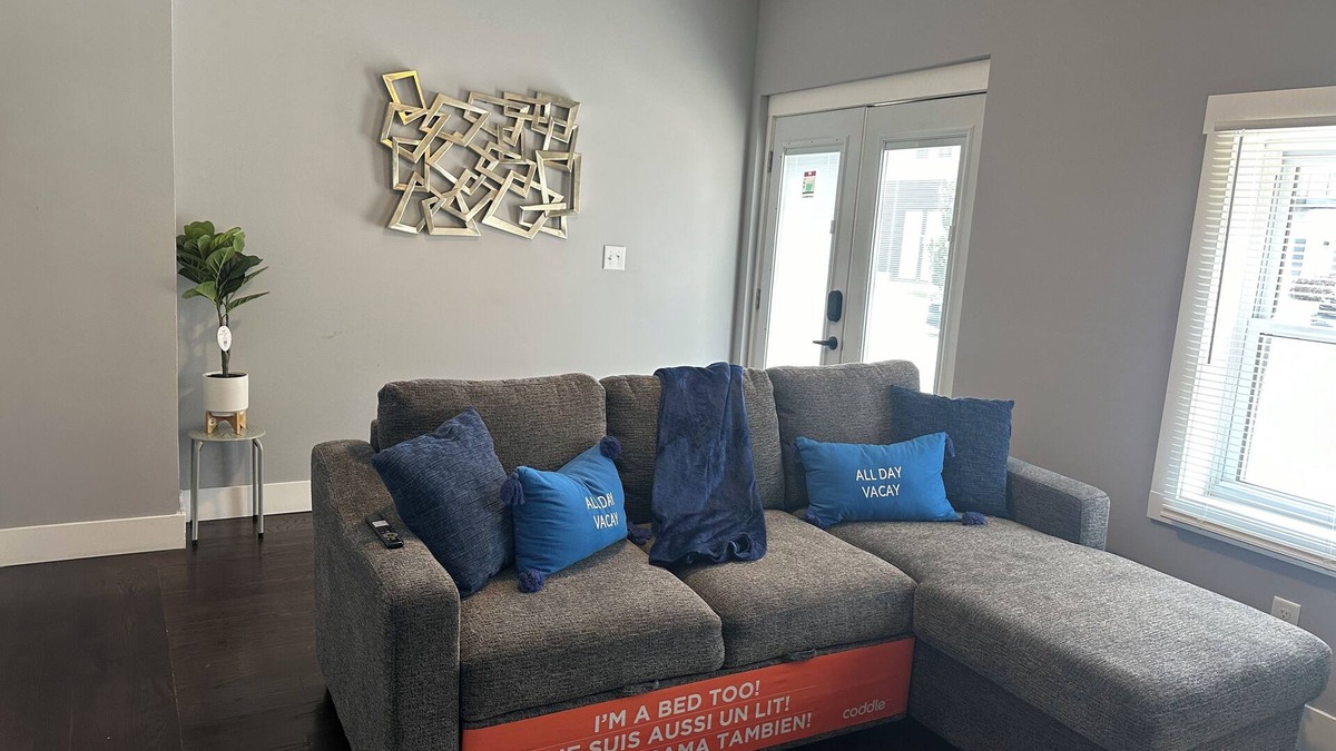 Walnut Hills Apartment | Modern 2 Bed/2 Full Bath Retreat with King Bed