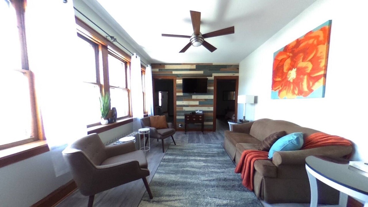 Whiting Apartment | Modern 2-bed — 5 min from the beach!