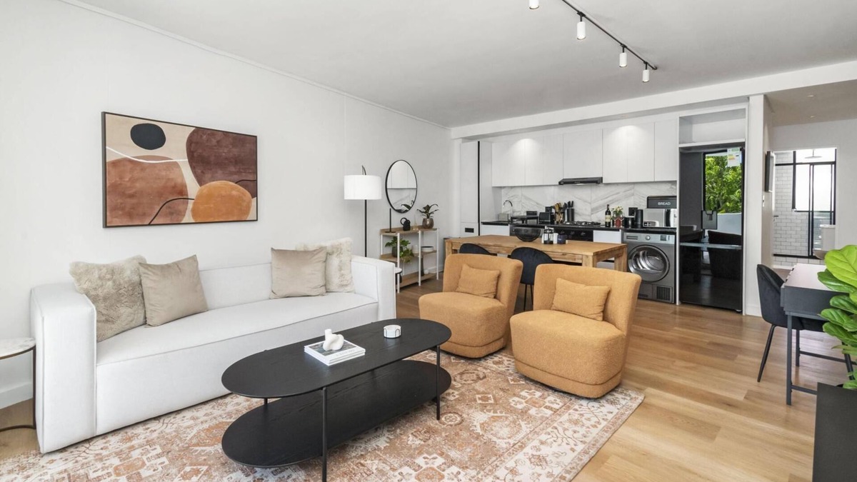 Claremont Apartment | Modern 2-Bed Apartment in Claremont with Balcony