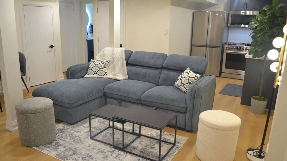 Erin Mills House | Modern 2-Bed Basement Retreat!