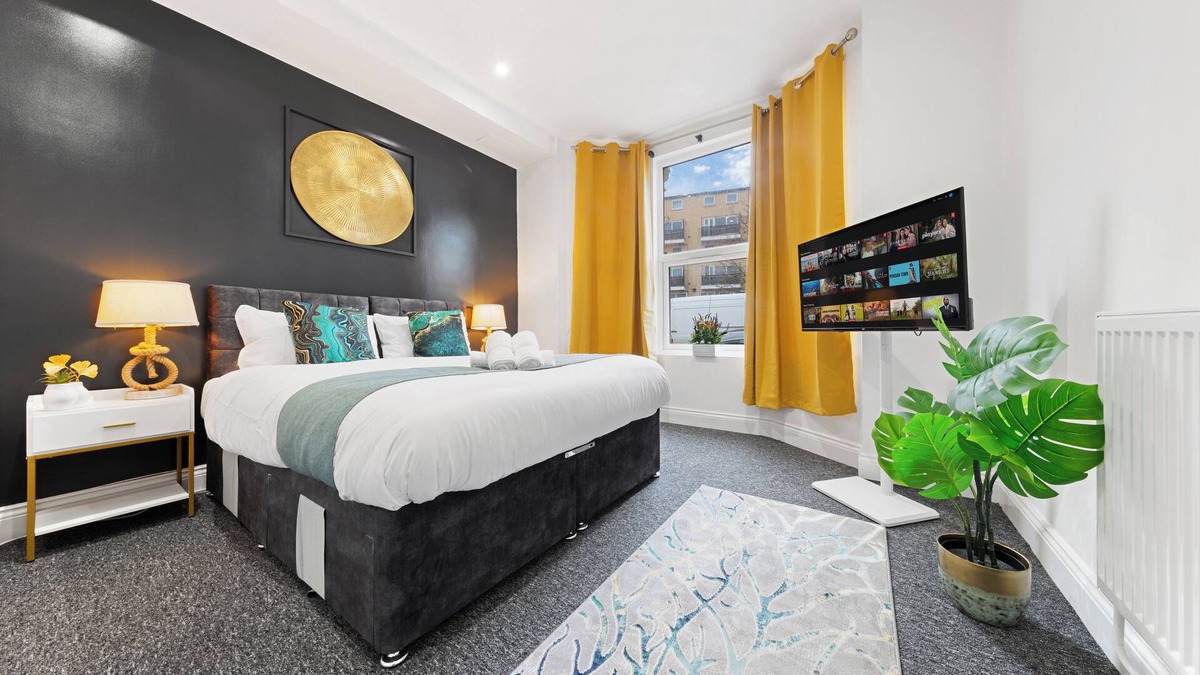 Livesey Apartment | Modern 2-Bed Flat in London, Zone 2, with Parking
