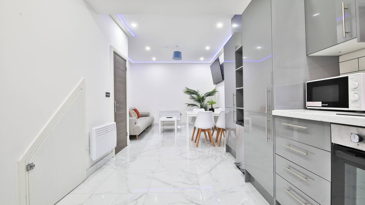 Cathays House | Modern 2 Bed House - Sleeps 4
