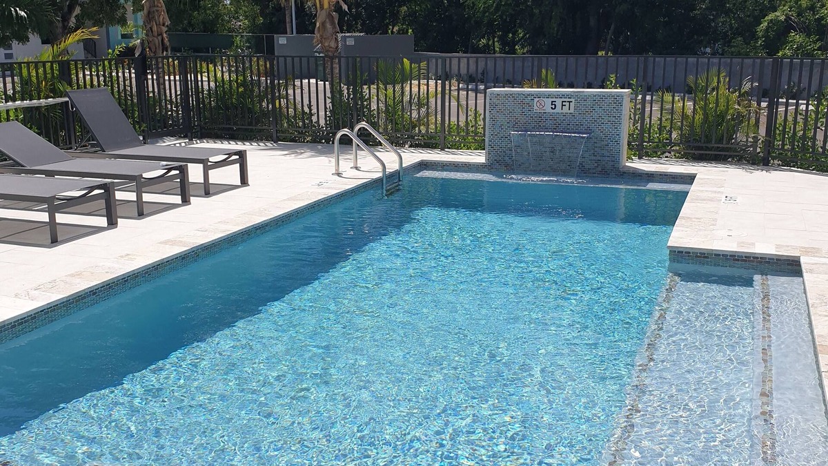 West Bay Apartment | Modern 2 Bed walking distance to the beach