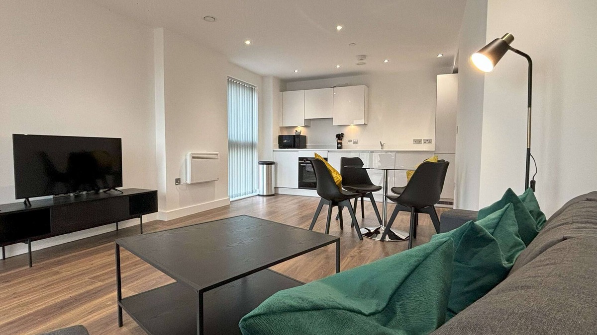 Bracknell Apartment | Modern 2 bed with parking - Nr Ascot