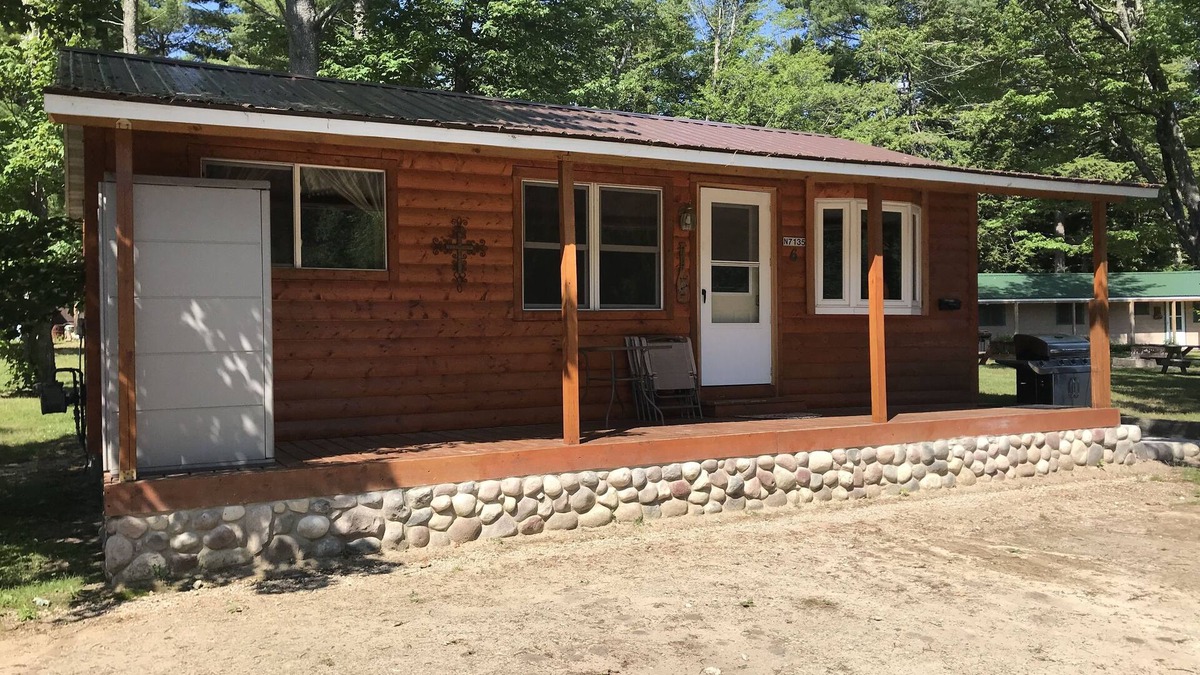 Au Train Cottage | Modern 2 Bedroom 1 Bath Just Steps From The Au Train River