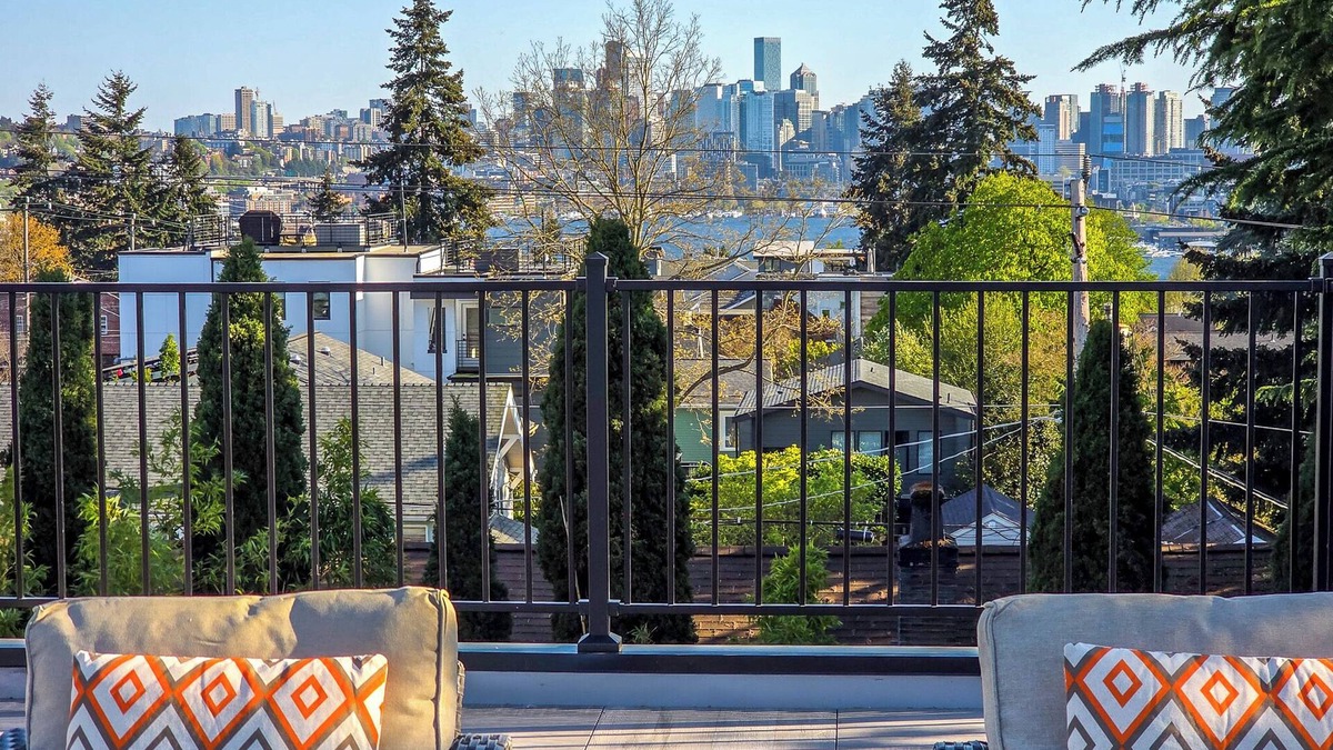 Wallingford House | Modern 2-Bedroom 2-Bath Home with Stunning Views