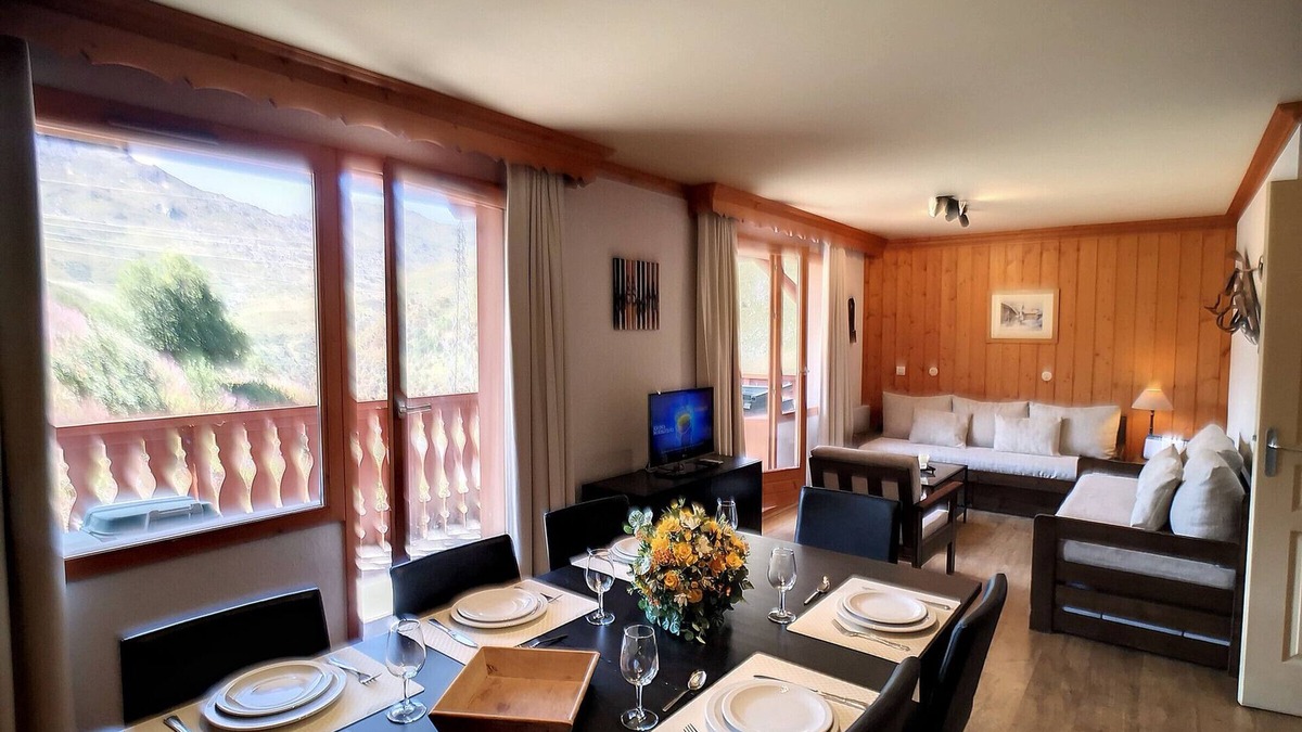 Les Bruyeres Apartment | Modern 2-Bedroom Apt for 6, Ski-In/Ski-Out, South-Facing Balcony, Near Piou-Piou Club