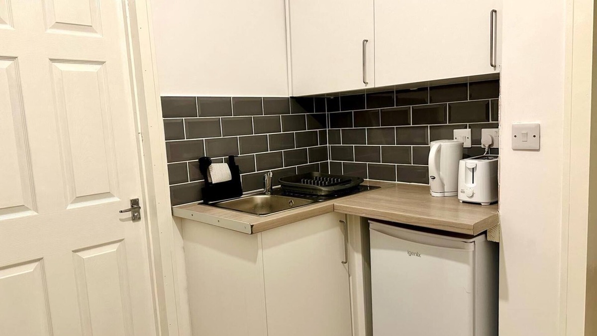 Briton Ferry Apartment | Modern 2 Bedroom Apartment - Neath Port Talbot Near Briton Ferry Train Station
