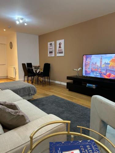 Park Royal Apartment | Modern 2-Bedroom Flat Near Wembley - 9 Minutes from Park Royal Station