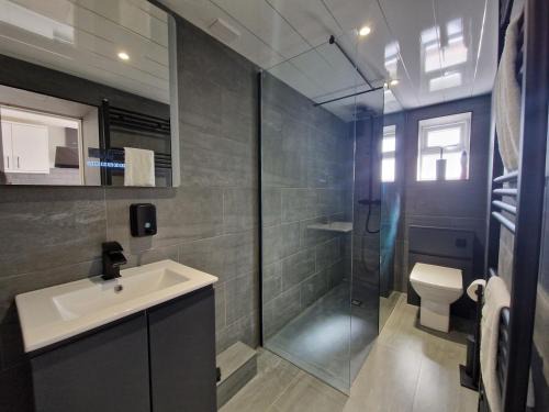 Merthyr Tydfil House | Modern 2 bedroom house near national park