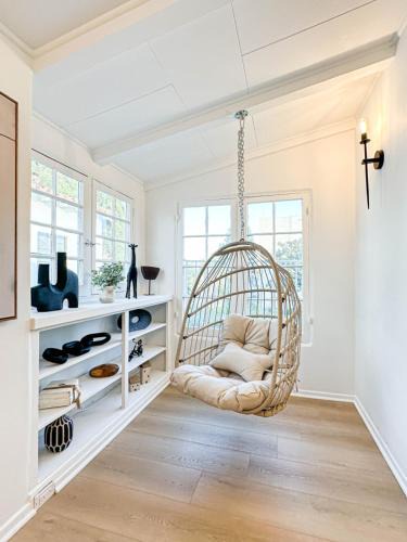Westwood House | Modern 2-Bedroom Gem Close to Beverly Hills - DOH2