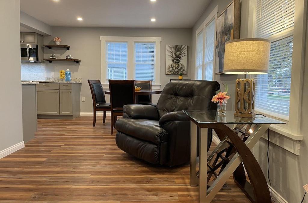 Manitowoc House | Modern 2 Bedroom House, Close to Lake Michigan