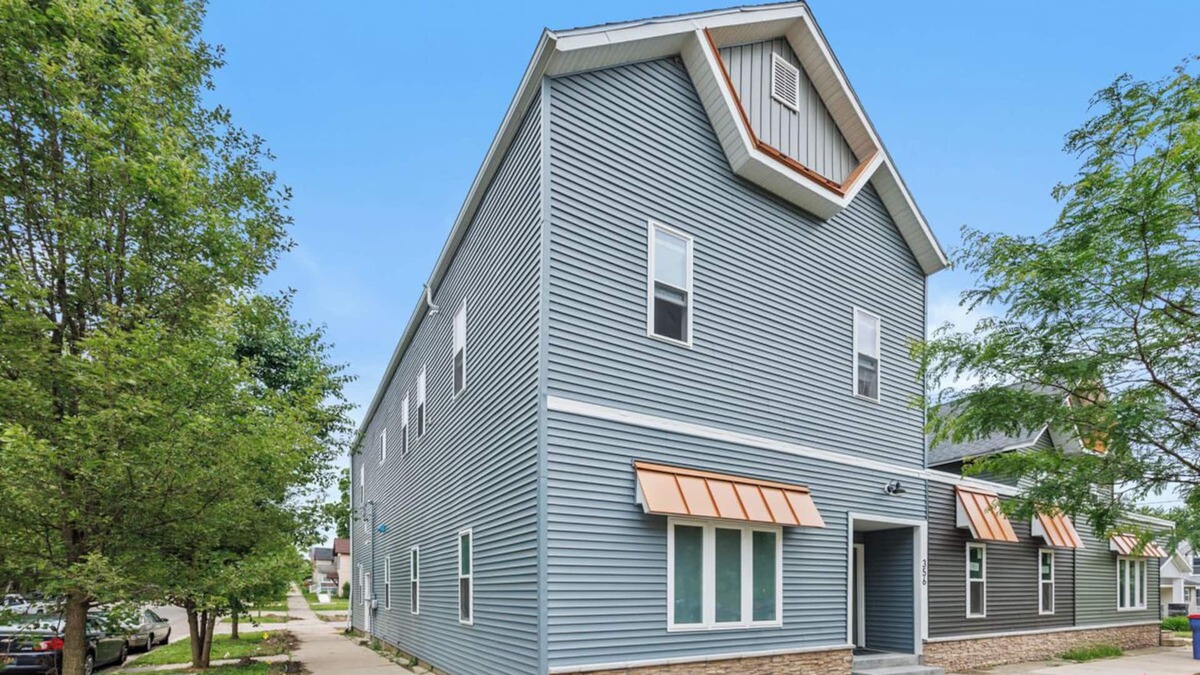 Creston Heights House | Modern 2-Bedroom Retreat! AC, WiFi, Laundry + Parking – Close to Downtown