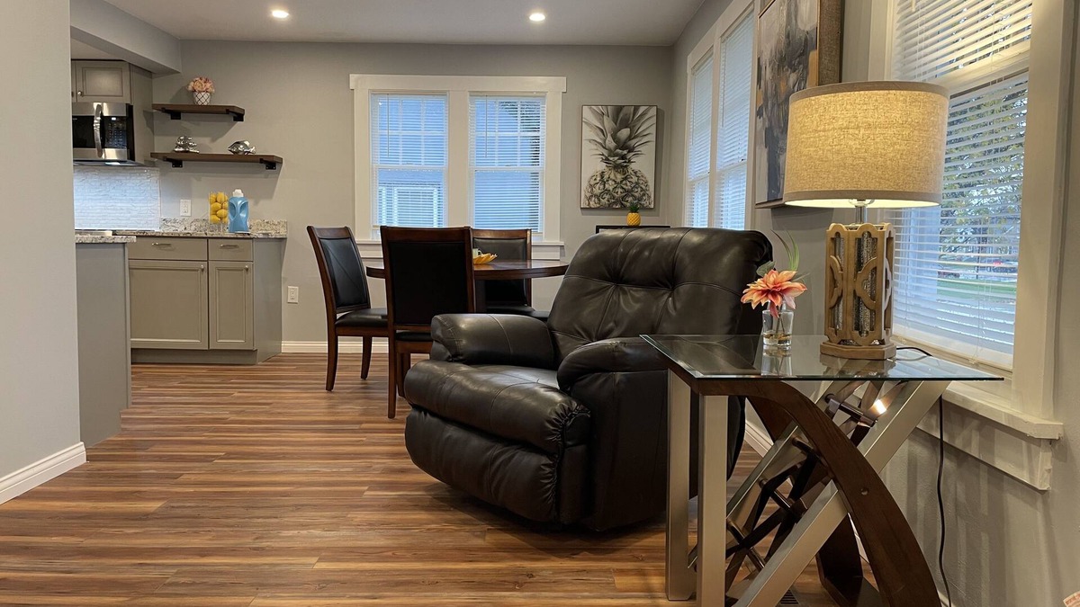 Manitowoc House | Modern 2 Bedroom Rental House, Close to Lake Michigan