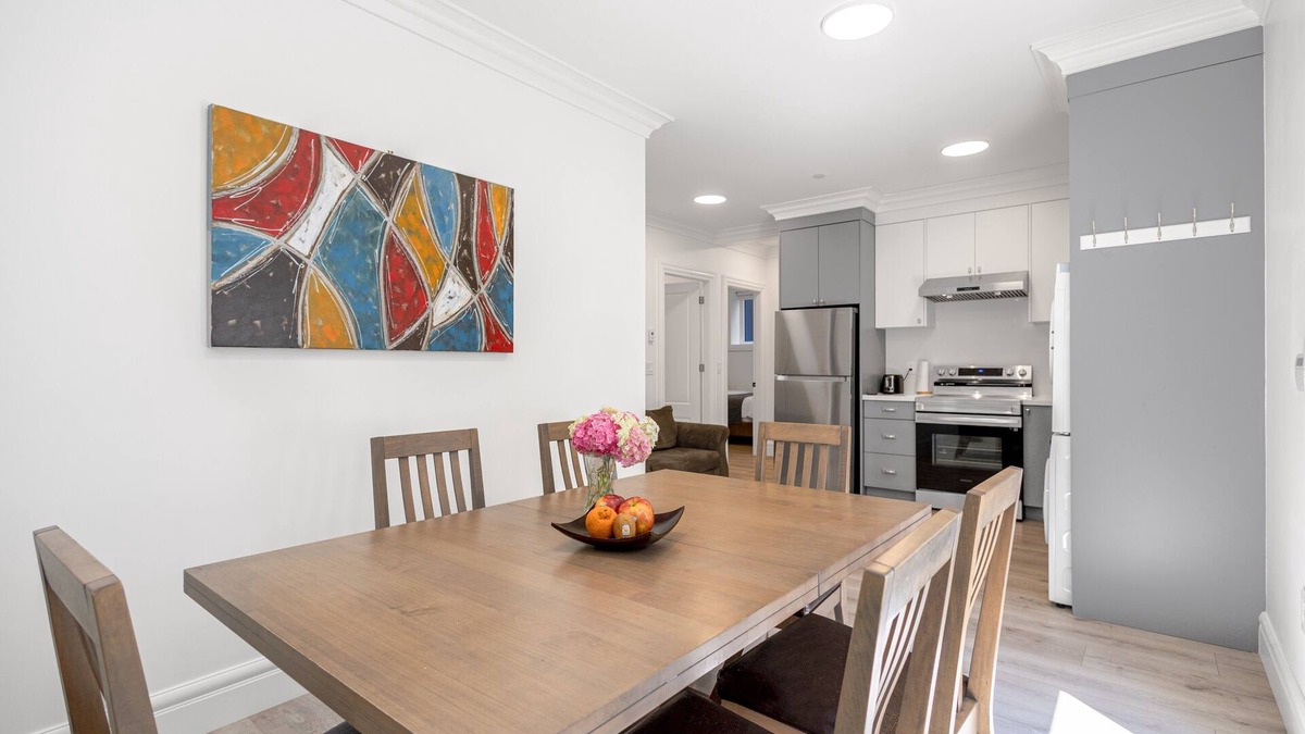Dunbar House | Modern 2-Bedroom Suite in Prime Location