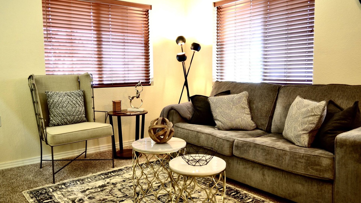 Centerra House | Modern 2 Bedroom Townhome, 1.5 Bathrooms, 1 Car Garage with Level 2 EV Charging
