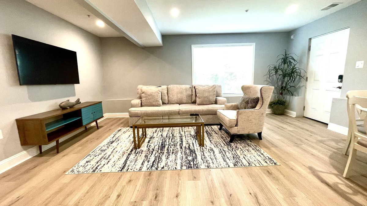 Seabrook Apartment | Modern 2 bedrooms house in prime location