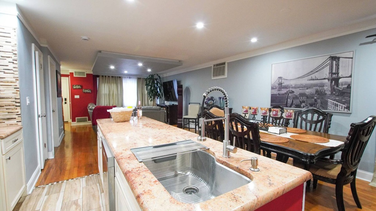 Weehawken House | Modern 2-floor, 3-bedroom apartment 20 minutes from Manhattan.