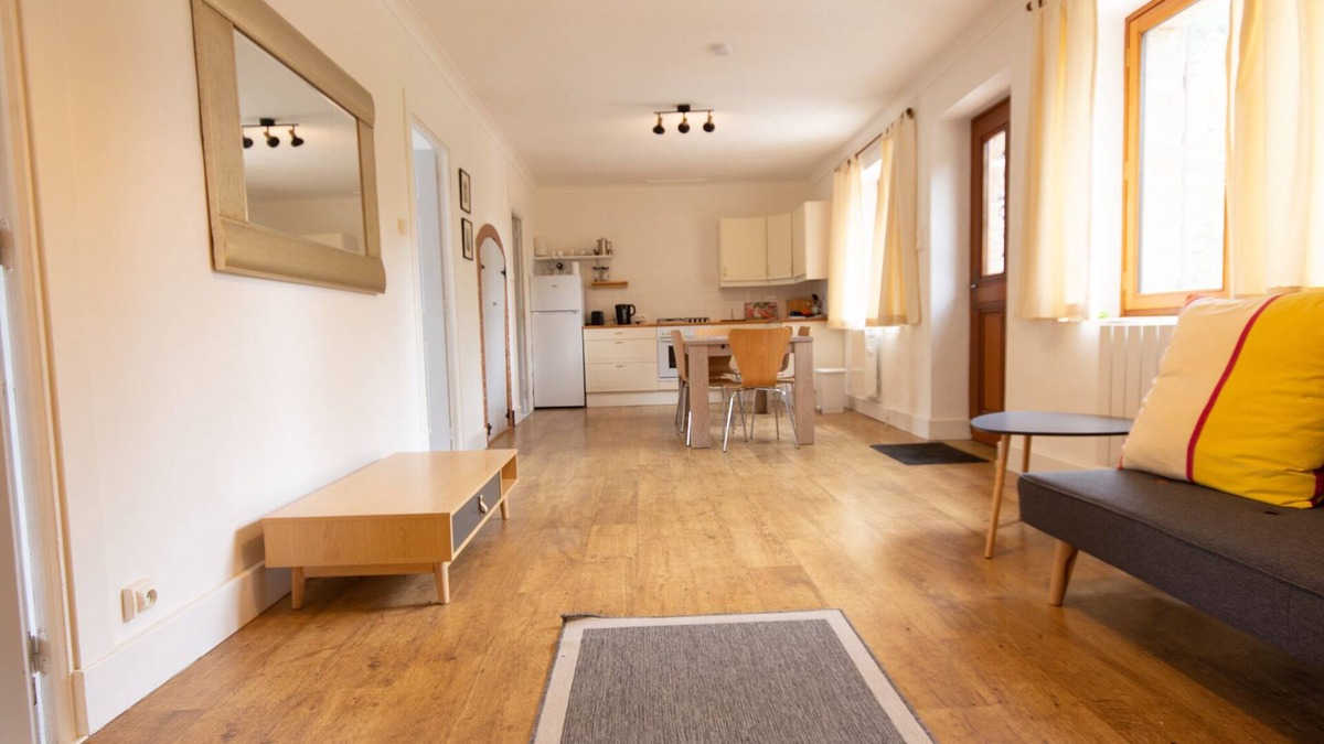 Brece Apartment | Modern 2 Twin Bed Gite can sleep up to 6