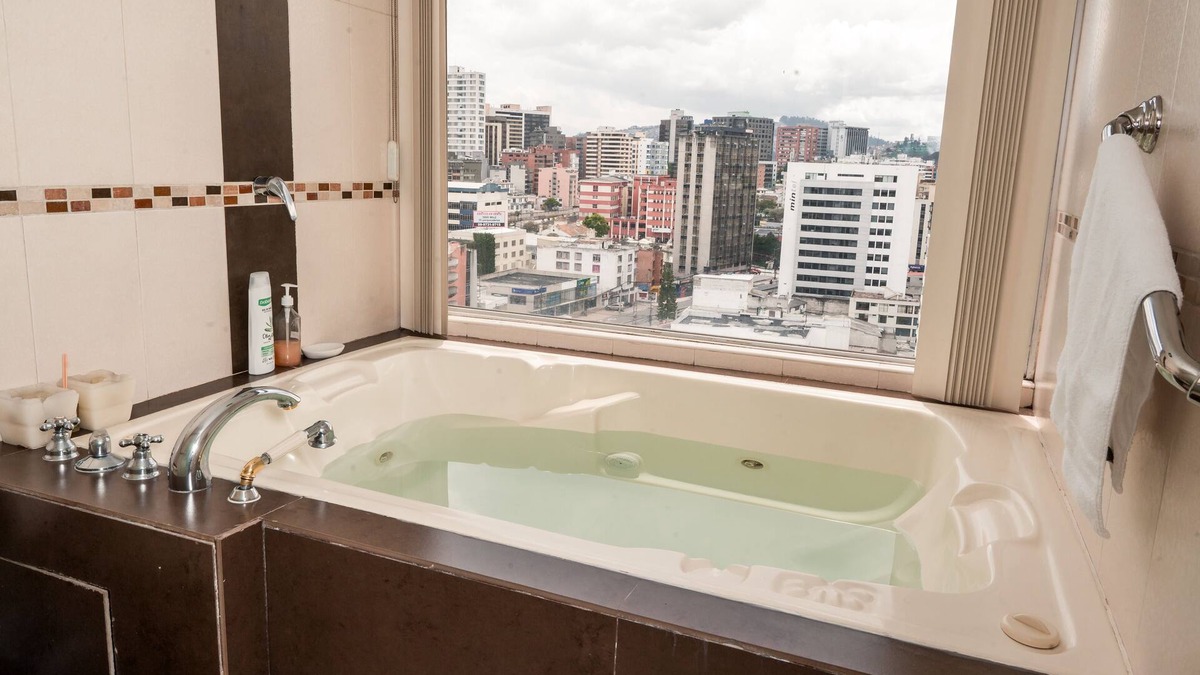 La Colon Apartment | Modern 2bd flat with majestic city views and jacuzzi