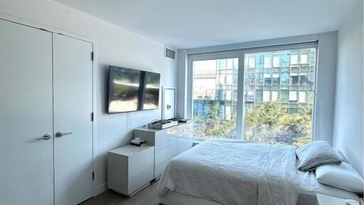 Williamsburg Apartment | "Modern 2BR/2BA Apartment - With Williamsburg Bridge Views, NYC!"