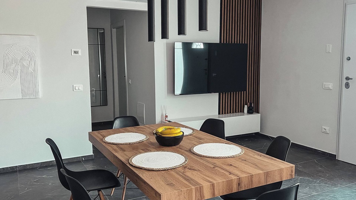 Savio Apartment | Modern 2BR 2BA Apt Sleeps 6 Free Parking