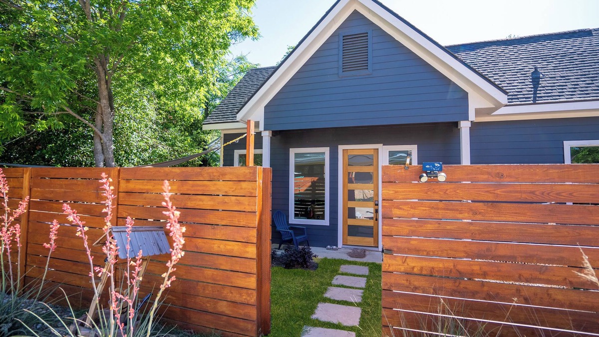Chestnut House | Modern 2BR 2BA. Spacious open concept living room/kitchen w cathedral ceilings.