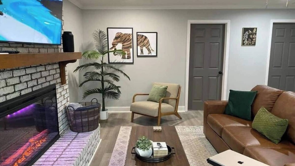Asheboro House | Modern 2BR Aparment near NC ZOO w/Parking
