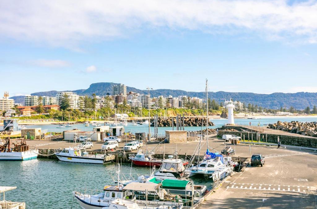 Wollongong CBD Apartment | Modern 2BR Apartment near Wollongong Beach