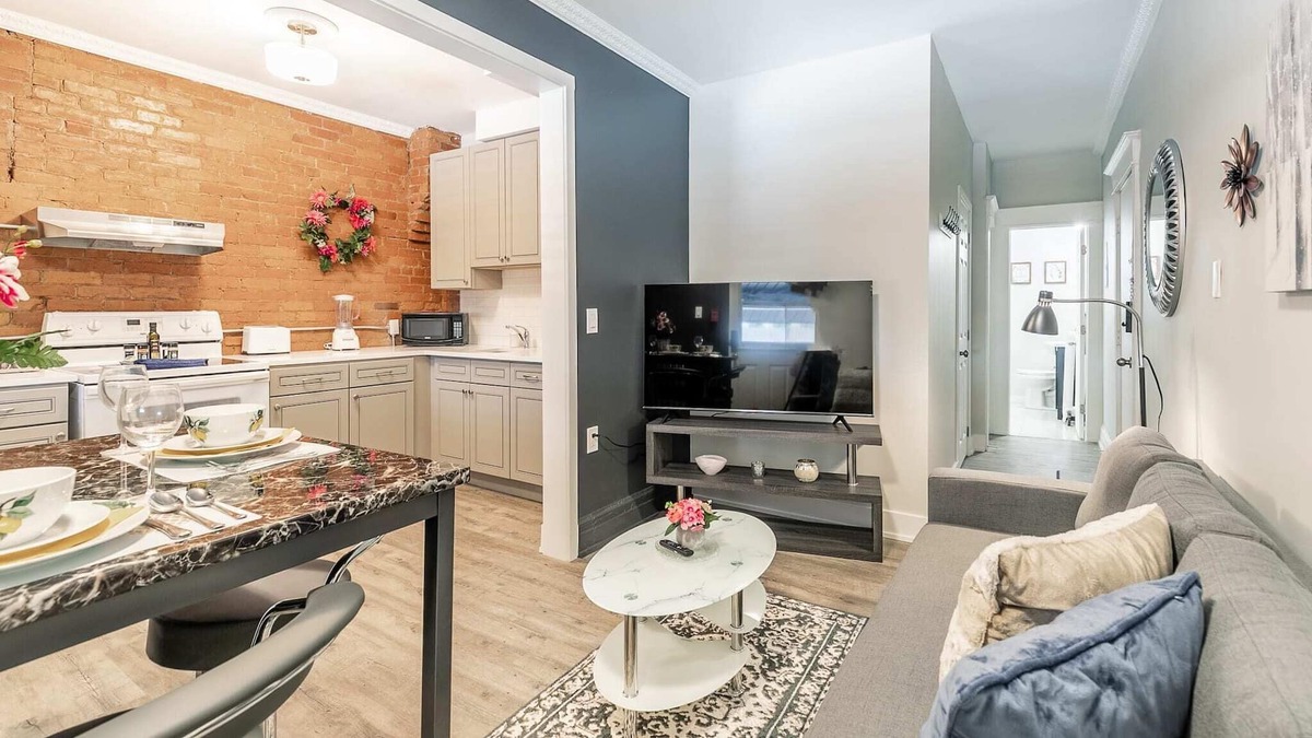 Central Hamilton Apartment | Modern 2BR Apt with King Bed and Netflix
