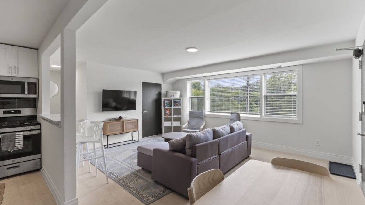 Taylor Run Condo | Modern 2BR Condo in Alexandria. Serenity that You Deserve