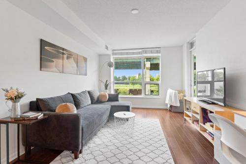 Fort York Apartment | Modern 2BR Downtown Condo, Lakeshore, Exhibition Place, Fort York