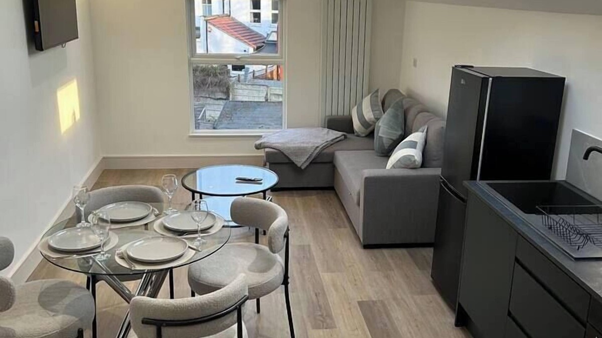 West Hendon Apartment | Modern 2BR flat in Hendon near Wembley Stadium