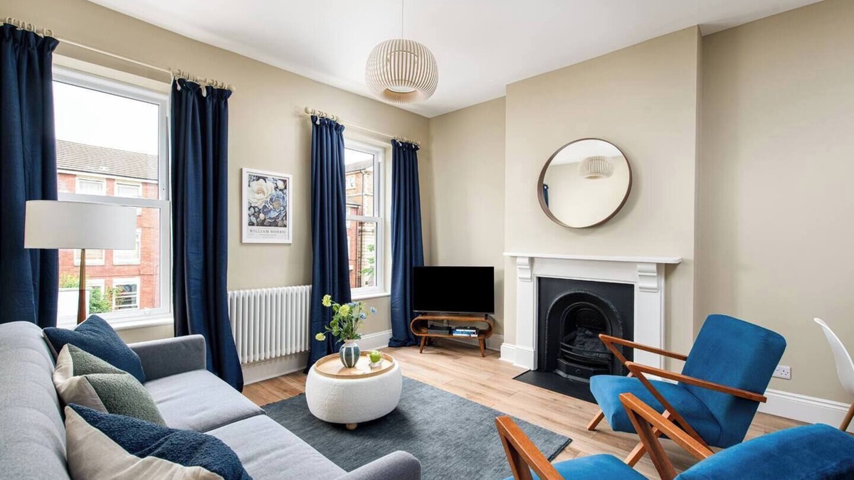 Cotham Apartment | Modern 2BR Flat | Walk to Clifton | Free Parking