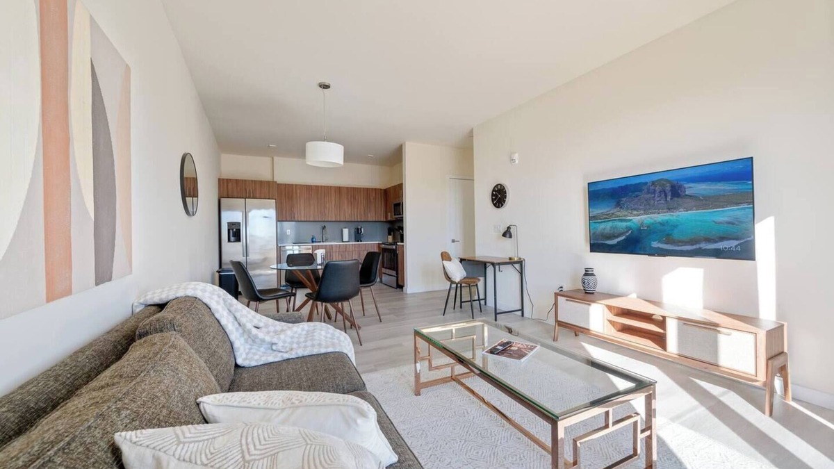 Newark Hotel | Modern ! 2BR Free Parking ! 30 Min to NYC !