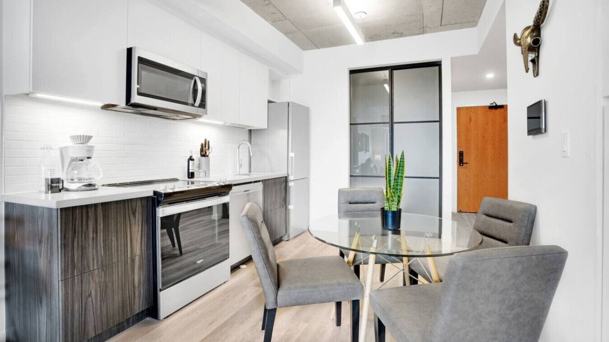 Wellington Village Apartment | Modern 2BR Hideaway near to Remic Rapids Park