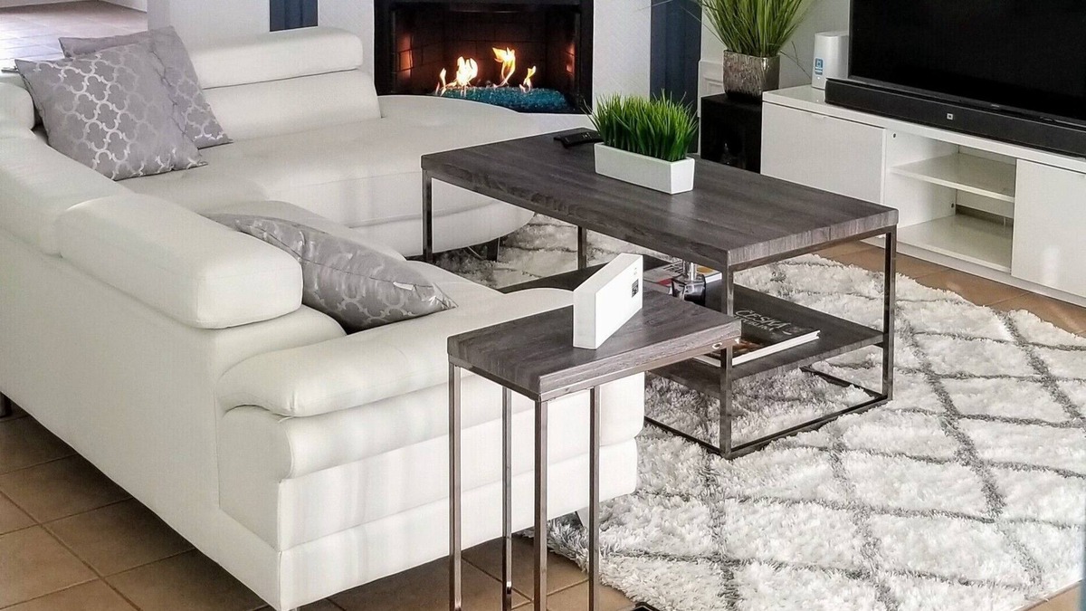 Pearland House | Modern 2br house with glass fireplace and patio.
