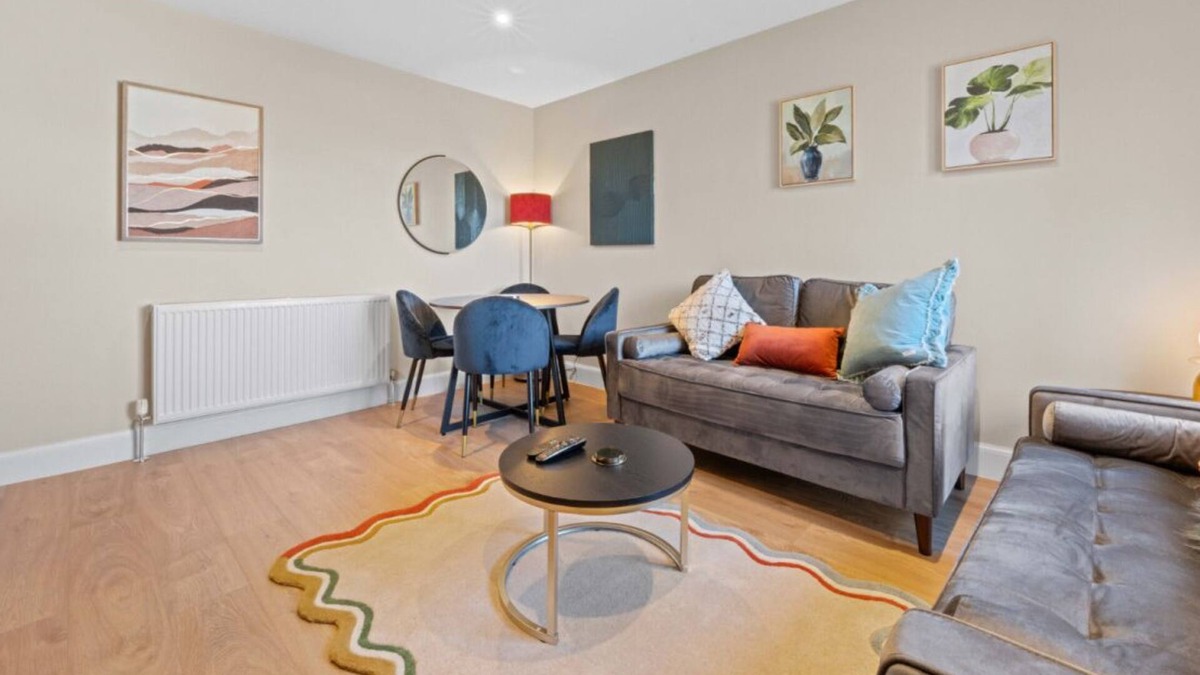 Cairneyhill House | Modern 2BR in Dunfermline | Sleeps 4