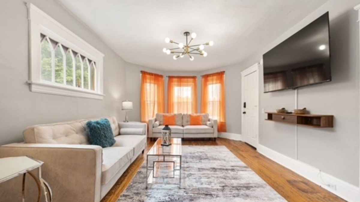 Southside Apartment | Modern 2BR Mins to Univ, Zoo, Destiny & Downtown