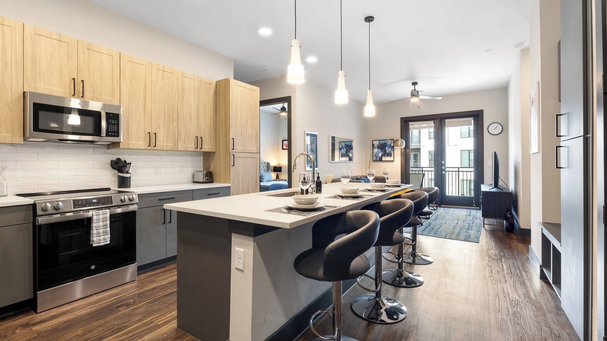 North Burnet Apartment | Modern 2BR -Near Domain -Free Parking -Fast Wi-Fi -Walk to Eats & Shops