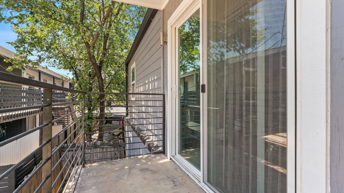 Hyde Park Apartment | Modern 2BR Near UT | Hyde Park | Evonify 4351