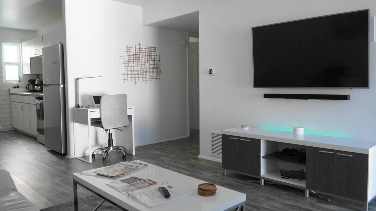 The Garden District Apartment | Modern 2BR Oak Flower Getaway by Navore