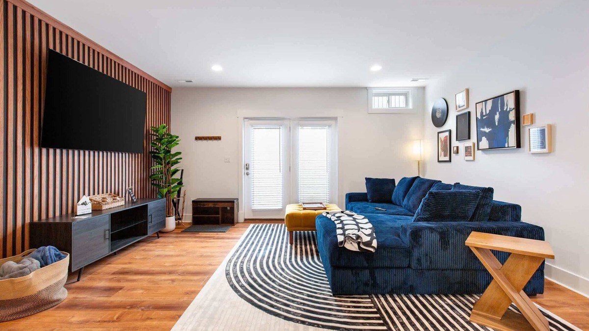 Douglas Park Apartment | Modern 2BR Retreat | Close to DC & Airport