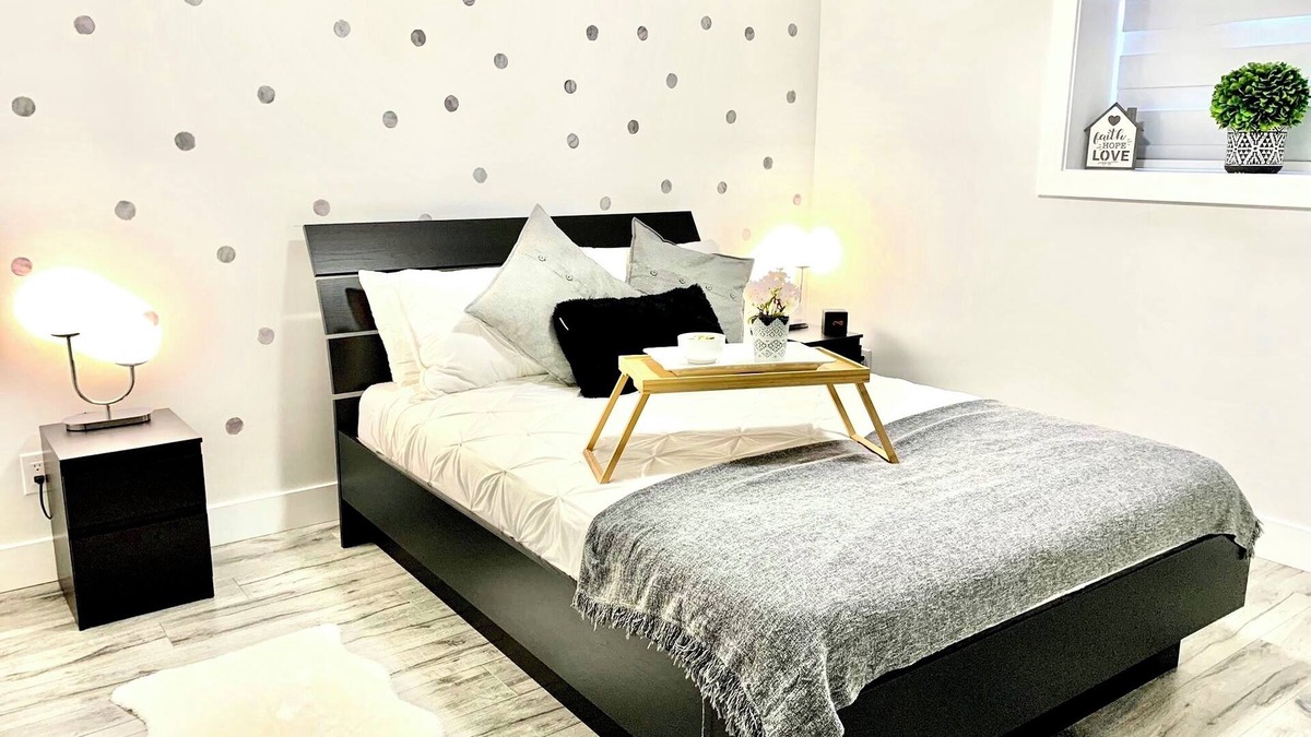 Delta House | Modern 2BR Suite with Kitchen, Close to Vancouver, Pet Friendly